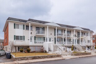 577 De Roanne Rue in Laval, QC - Building Photo