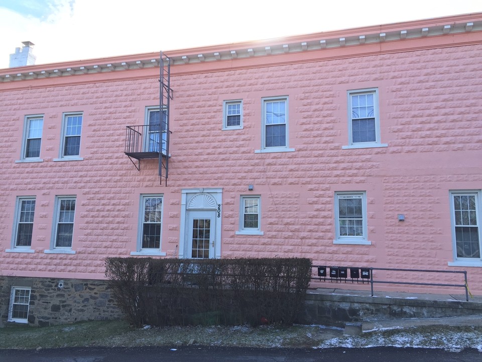 208 Tompkins Ave in Yonkers, NY - Foto de edificio