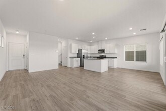 502 Red Lovebird Ave in Henderson, NV - Building Photo - Building Photo