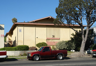 621 W Channel Islands Blvd in Oxnard, CA - Building Photo - Building Photo