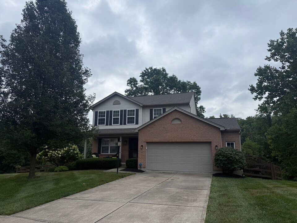 1069 Brayden Ct in Hebron, KY - Building Photo