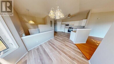 9450 Lakeland Dr in Grande Prairie, AB - Building Photo - Building Photo