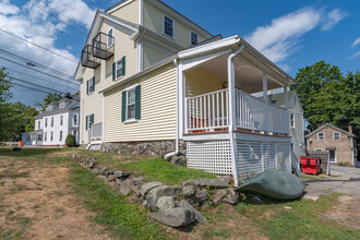 183 Main St in Newmarket, NH - Building Photo - Building Photo