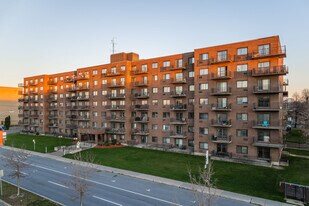 2700 Thimens in St. Laurent, QC - Building Photo