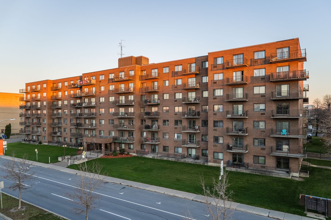 2700 Thimens in St. Laurent, QC - Building Photo