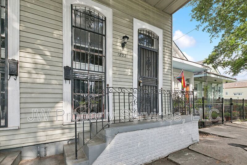 1832 Elysian Fields Ave in New Orleans, LA - Building Photo