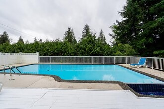 310 Inglewood Av in West Vancouver, BC - Building Photo - Building Photo