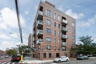 Milan Condominium in Astoria, NY - Foto de edificio - Building Photo