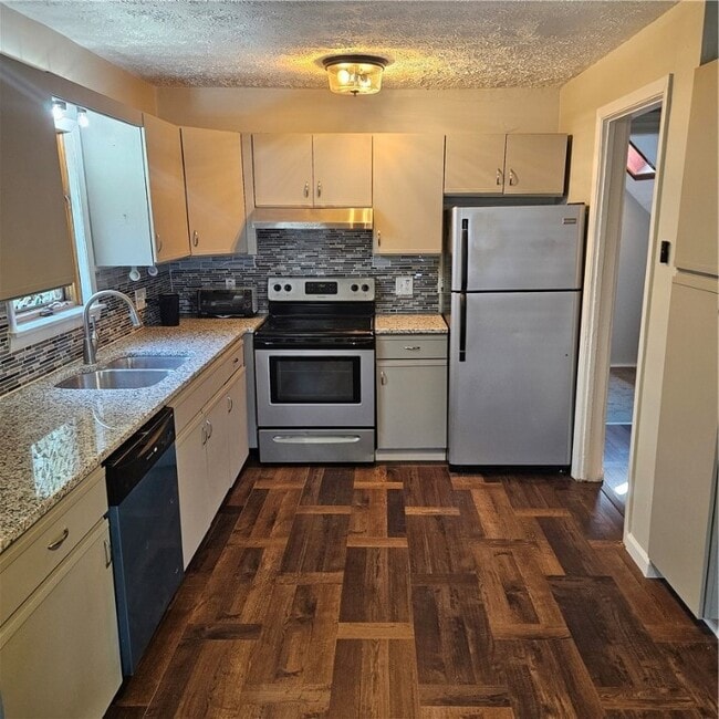 5 Whalin St in Rochester, NY - Building Photo - Building Photo