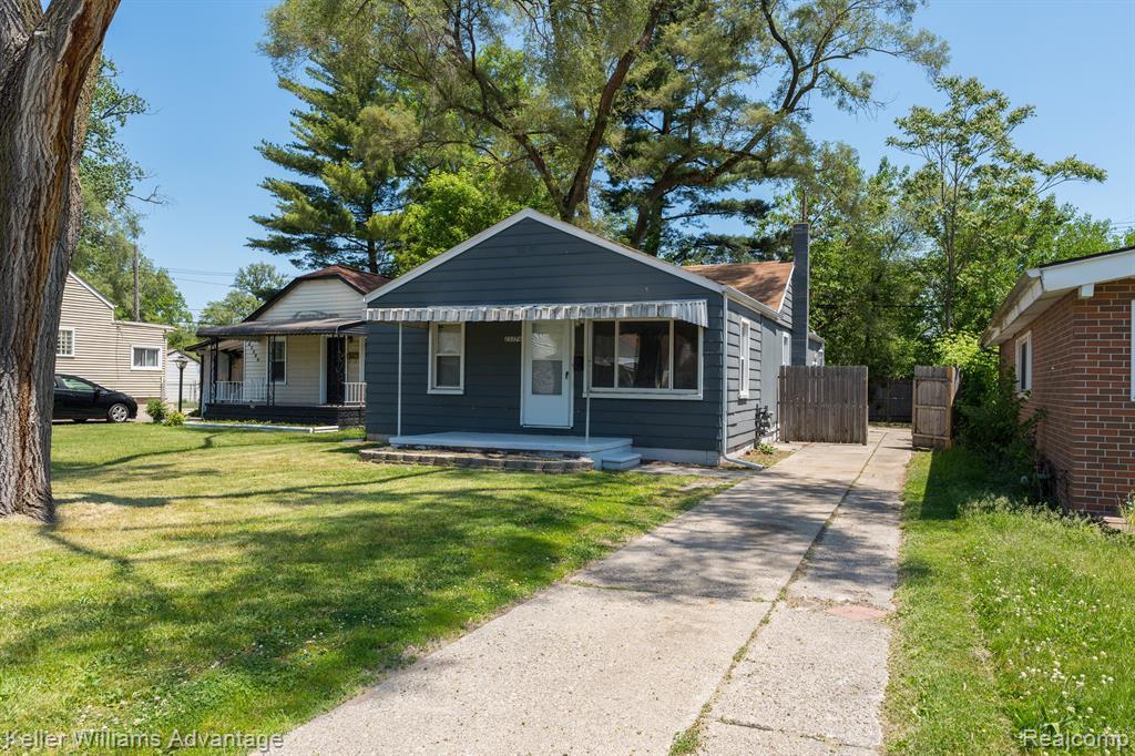 23376 Tawas Ave in Hazel Park, MI - Building Photo