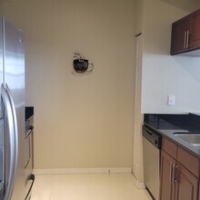 1064 N Tamiami Trl, Unit 1320 in Sarasota, FL - Foto de edificio - Building Photo