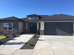 1393 W Capstone Dr in Nampa, ID - Building Photo - Building Photo