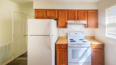 160 Lancaster Creek Rd in Lancaster, VA - Building Photo - Building Photo