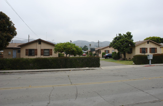 1829-1857 Ocean Ave in Ventura, CA - Foto de edificio - Building Photo