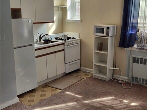 34 Cathedral Ave-Unit -5C in Hempstead, NY - Building Photo - Building Photo