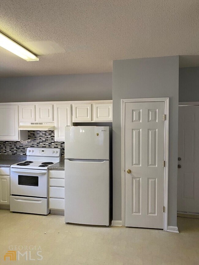 1450 Riverrock Trail SW in Riverdale, GA - Foto de edificio - Building Photo