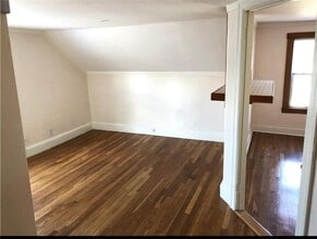 113 Bartlett Ave-Unit -3 in Cranston, RI - Building Photo - Building Photo