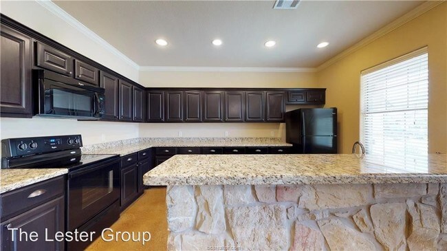 4305 Commando Trl in College Station, TX - Foto de edificio - Building Photo