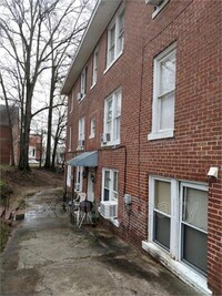 105 Gordon St in Sanford, NC - Foto de edificio - Building Photo