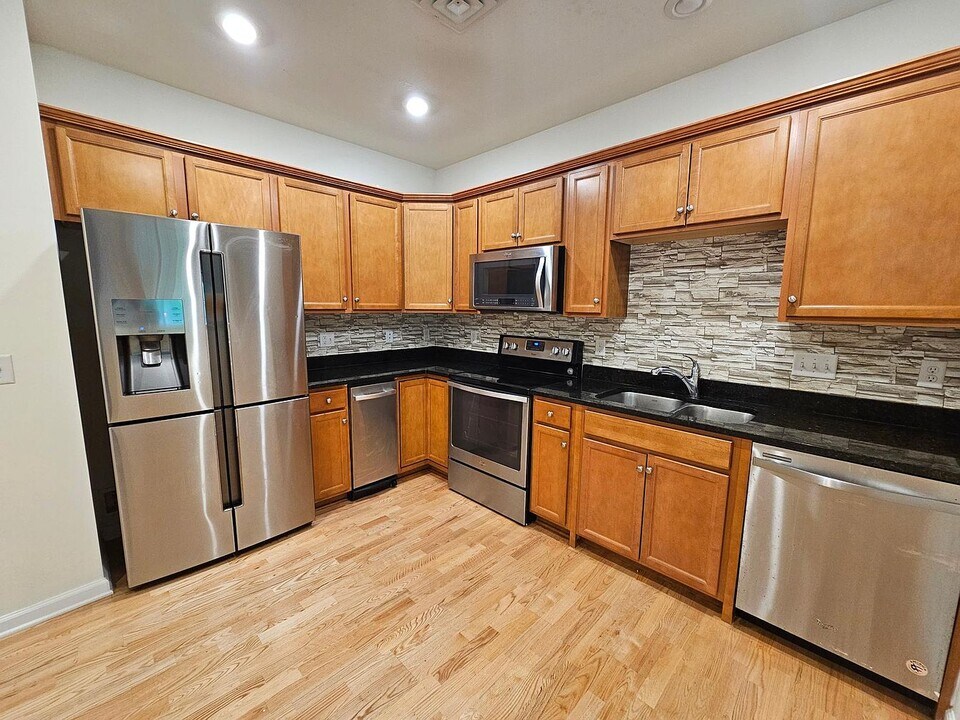 130 Trotter Rd, Unit 110 in Weymouth, MA - Building Photo