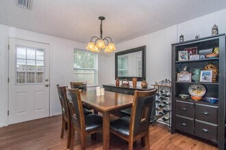 2842 W Shelton Ave in Tampa, FL - Building Photo - Building Photo
