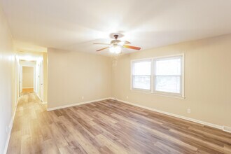 9425 Goddard in Overland Park, KS - Foto de edificio - Building Photo