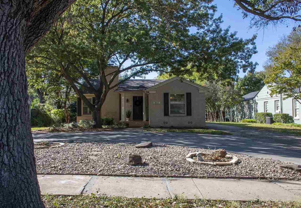 3010 Speedway Ave in Wichita Falls, TX - Building Photo