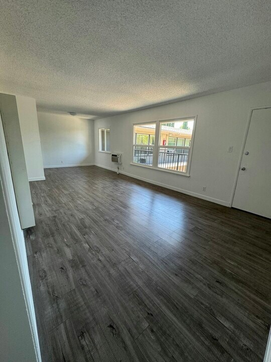 11908 Magnolia Blvd in Los Angeles, CA - Building Photo