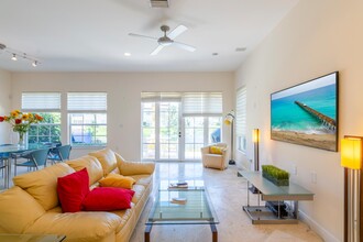 57 Marina Gardens Dr in Palm Beach Gardens, FL - Building Photo - Building Photo