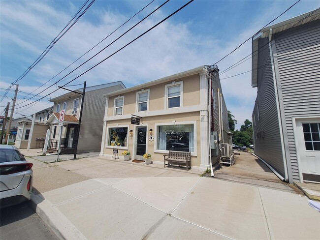 property at 1613 Main St