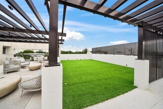1030 15th St, Unit 213 in Miami Beach, FL - Building Photo - Building Photo