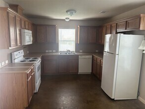 11817 13th St in Santa Fe, TX - Foto de edificio - Building Photo