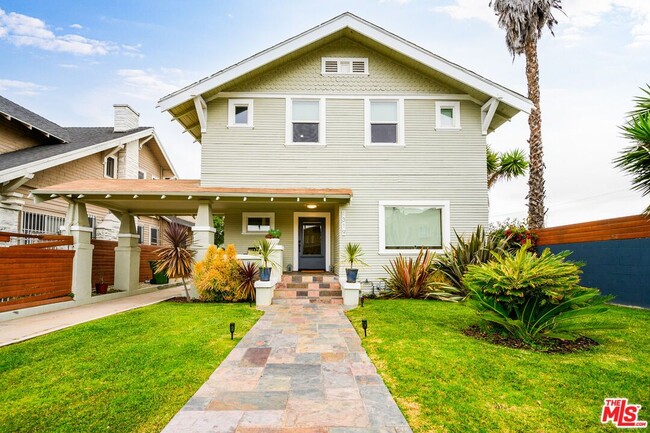 1319 12th Ave in Los Angeles, CA - Building Photo - Building Photo