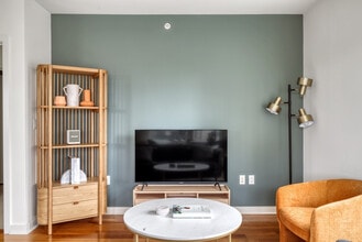 10349 NE 10th St in Bellevue, WA - Building Photo - Building Photo