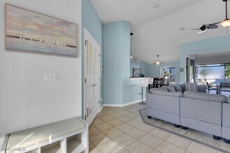 2217 SW 4th Ave in Cape Coral, FL - Foto de edificio - Building Photo
