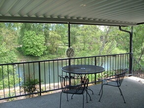 1057 Mesman Dr in Grants Pass, OR - Building Photo - Building Photo