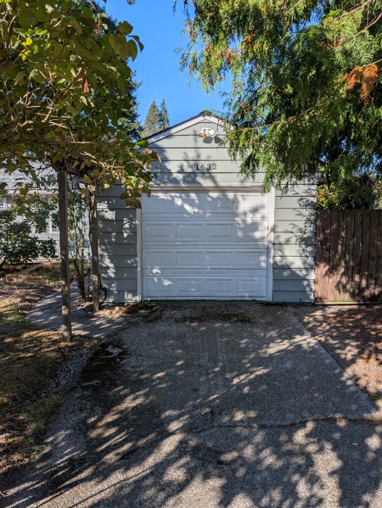 1632 N 100th St in Seattle, WA - Building Photo