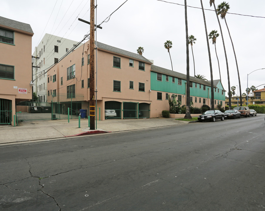 Carol Manor in Los Angeles, CA - Building Photo