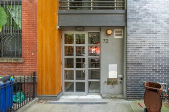 72 Huron St in Brooklyn, NY - Building Photo - Building Photo