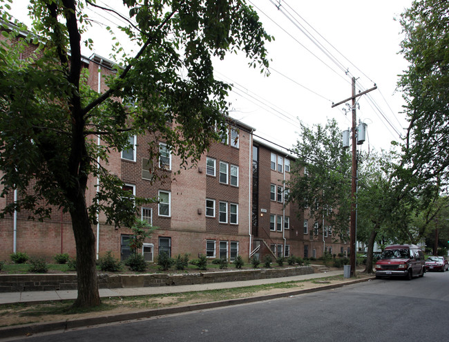 1717 S St SE in Washington, DC - Foto de edificio - Building Photo