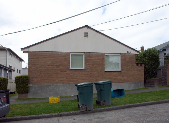 7009 Mary Ave NW in Seattle, WA - Foto de edificio - Building Photo