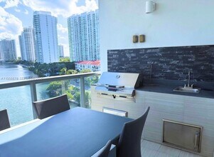 3300 NE 188th St in Aventura, FL - Foto de edificio - Building Photo