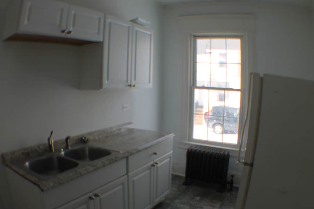 187 Bleecker St, Unit Apt 1 in Gloversville, NY - Foto de edificio