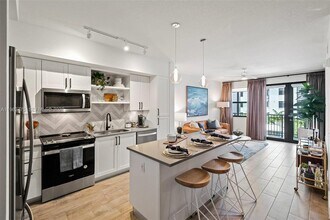 3991 NW 82nd Ave in Pembroke Pines, FL - Building Photo - Building Photo