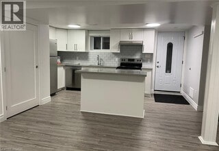 221 Ascot Ct in Oshawa, ON - Building Photo - Building Photo