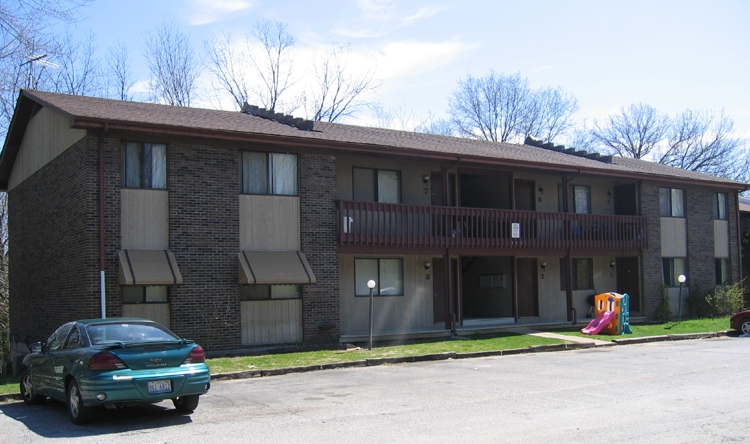 320 W H St in Belleville, IL - Building Photo