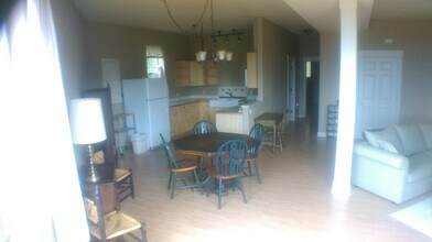 11942 SE Lexington St, Unit Lexington Apt in Portland, OR - Building Photo - Building Photo