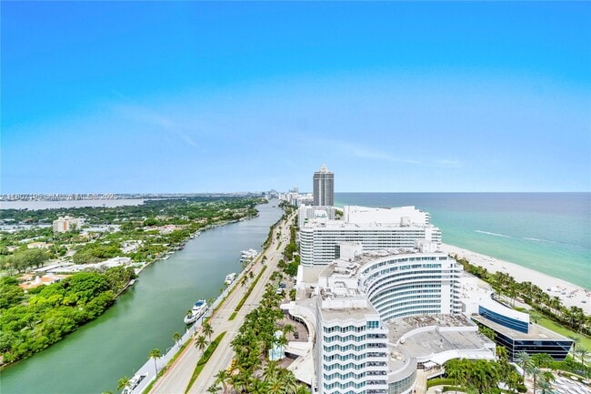 4401 Collins Ave in Miami Beach, FL - Foto de edificio - Building Photo