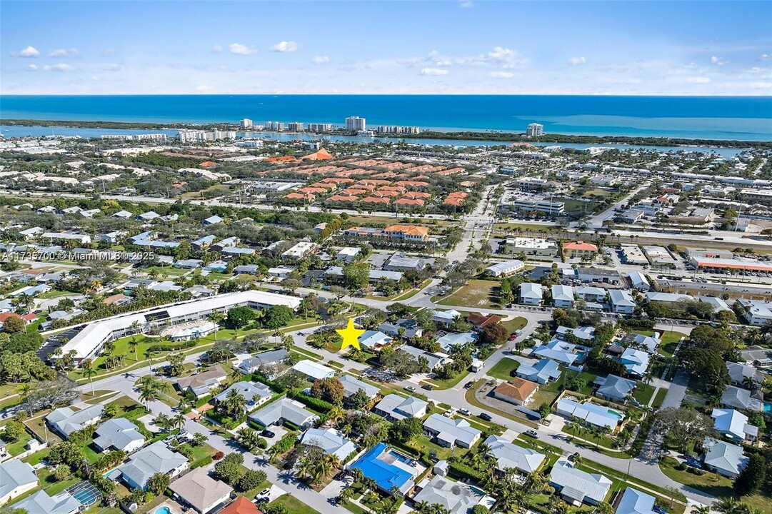 324 Tequesta Dr in Jupiter, FL - Foto de edificio