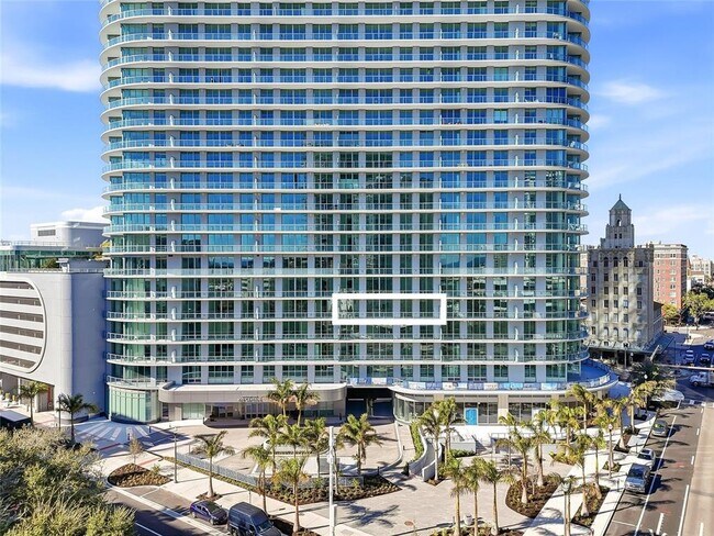400 Central Ave in St. Petersburg, FL - Building Photo - Building Photo